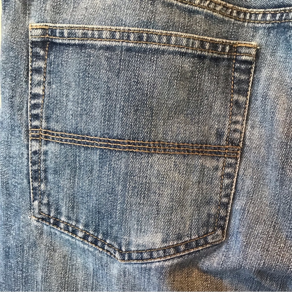 Van Heusen Classic Fit Blue Jeans Size 34 x 32